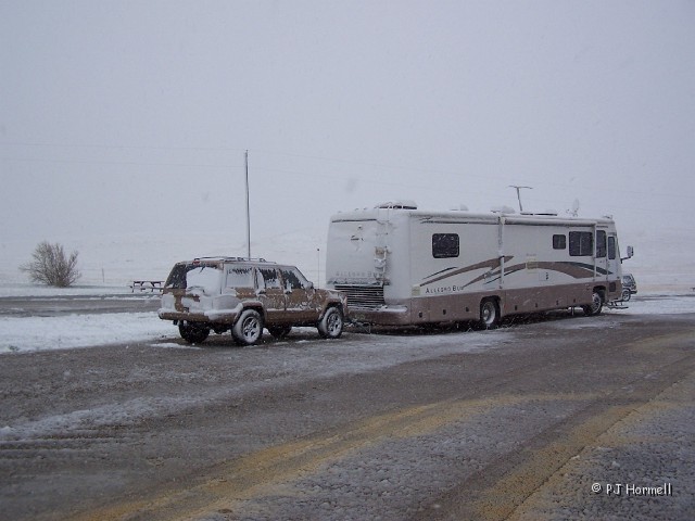 100_1120_MT_Shelby_Snowstorm.jpg - Montana... before crossing into Canada. We went from spring to winter again. An unexpected snowstorm delayed us for a couple of days. ~May 11, 2004 - Shelby, Montana