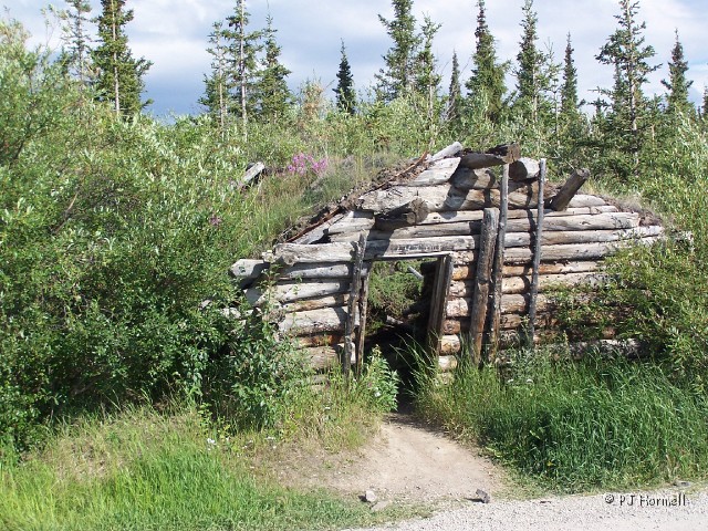 100_1721_YT_TopOfWorld_Cabin.JPG - Abandoned cabin along the Top of the World Highway, Alaska  ~July 25, 2006