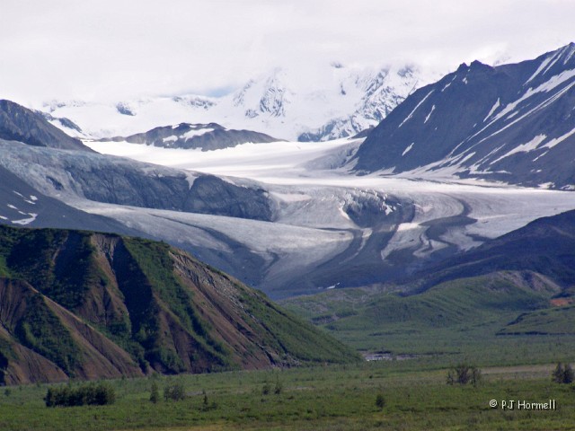 100_1646_AK_RichardsonHwy_GulkanaGlacier.JPG - Gulkana Glacier - Milepost 197.5 Richardson Highway. near Paxson, Alaska  ~July 19, 2006