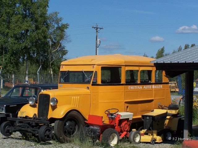 100_1493_AK_Wasilla_TourBus.JPG - Tour Bus - Milepost 47, Parks Highway.  Alaska Museum of Transportion and Industry.  ~June 28, 2006