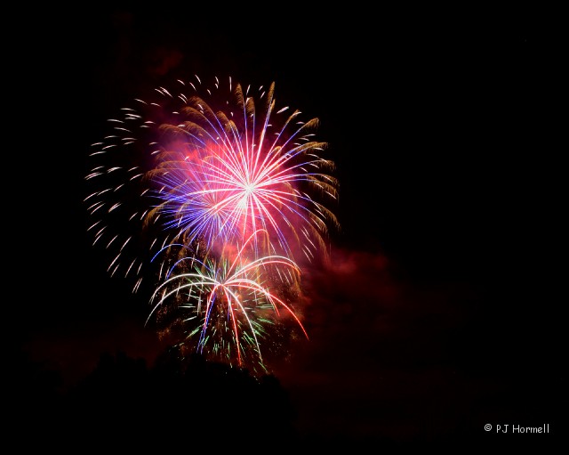 IMG_6546_NC_BannerElk_Fireworks.jpg - Fireworks - Banner Elk, North Carolina  ~ July 4, 2008